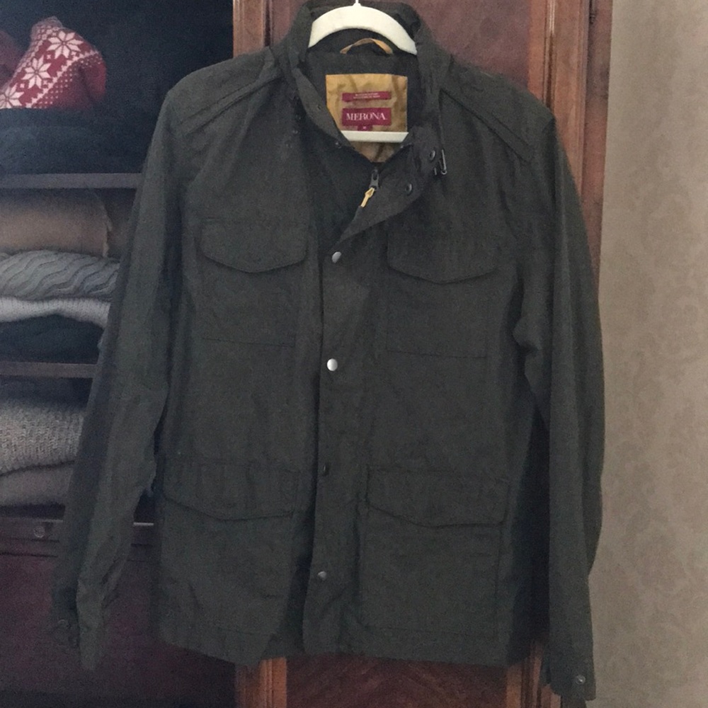 Women’s hunter green water resistant jacket